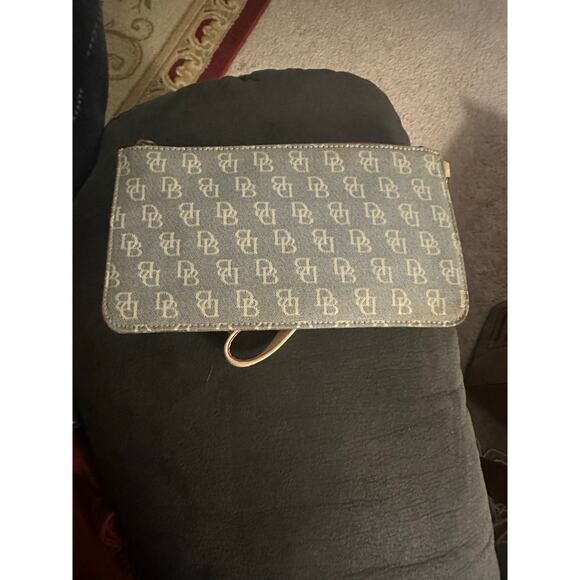 Dooney & Bourke DB Logo Wristlet Women’s - Picture 4 of 7